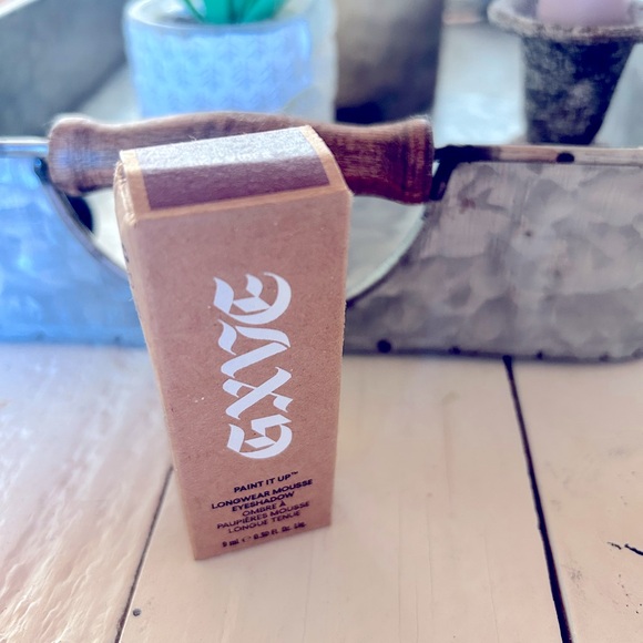 GXVE by Gwen Stefani Paint it Up 24 HR Cream Brown Eyeshadow in shade SKA VIBES - Picture 3 of 5